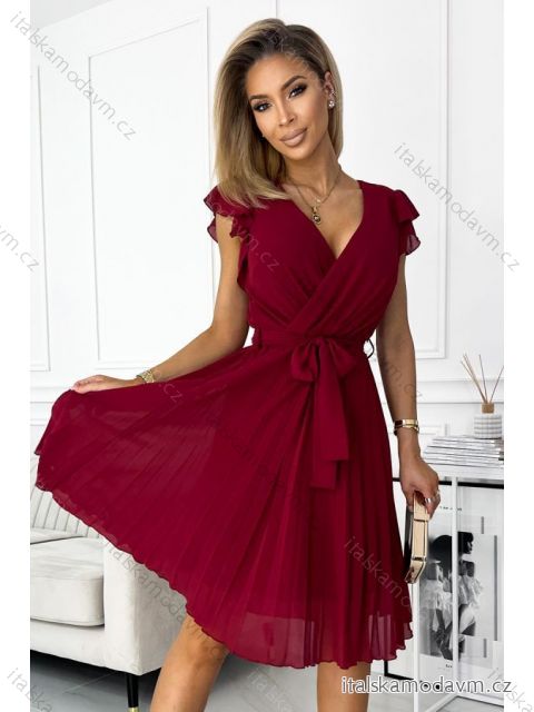 374-2 POLINA Plisované šaty s výstřihem a volány - Vínová barva